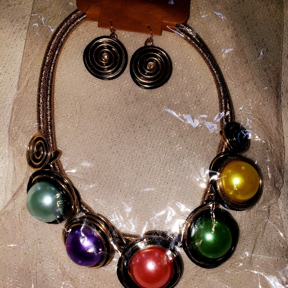 Cute multicolored necklace and earrings - Picture 2 of 2